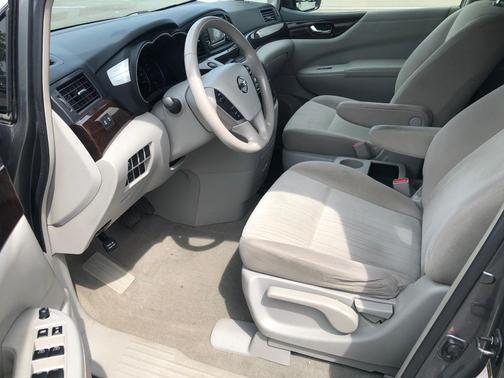 Photo 5 of 18 of 2017 Nissan Quest SV